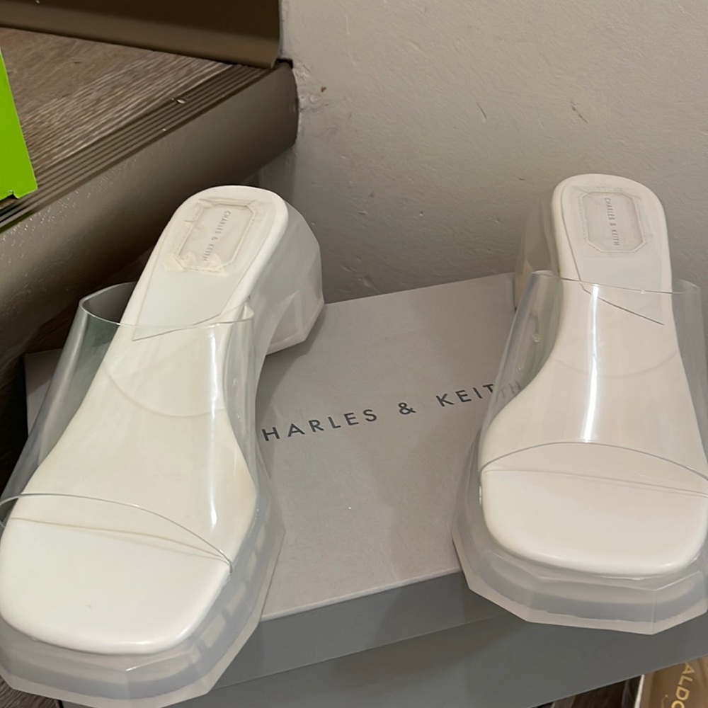 Brandnew Charles&Keith Open Toe Mules - Picture 1 of 6